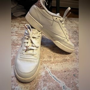 Reebok classics size 7